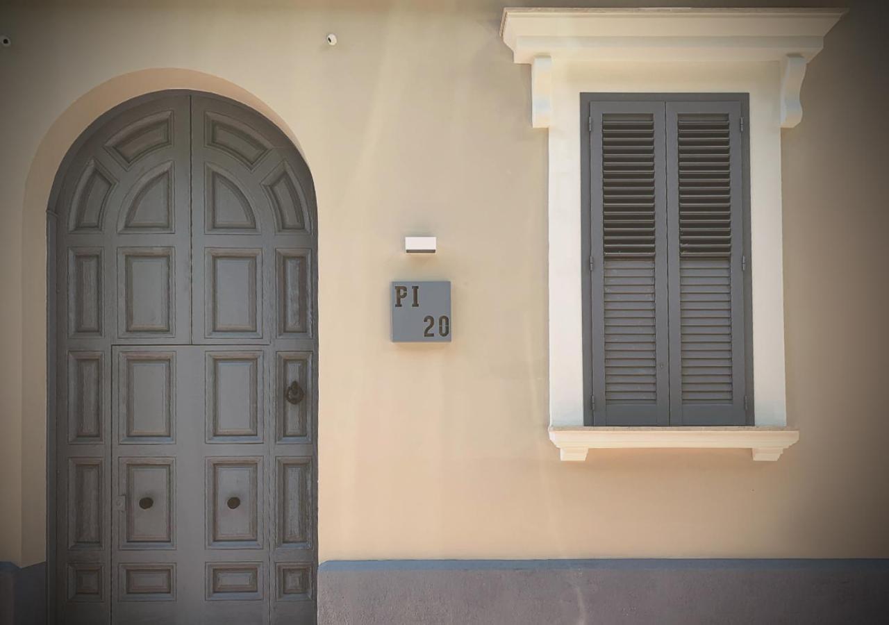 Satyria Apartments Taranto Bagian luar foto