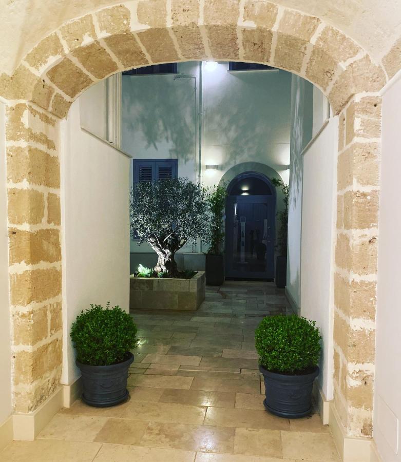 Satyria Apartments Taranto Bagian luar foto