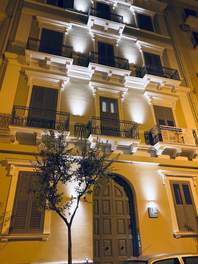 Satyria Apartments Taranto Bagian luar foto